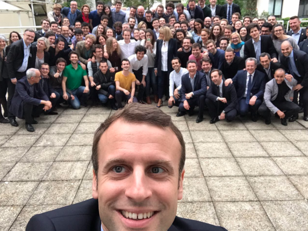 Emmanuel-Macron-selfie