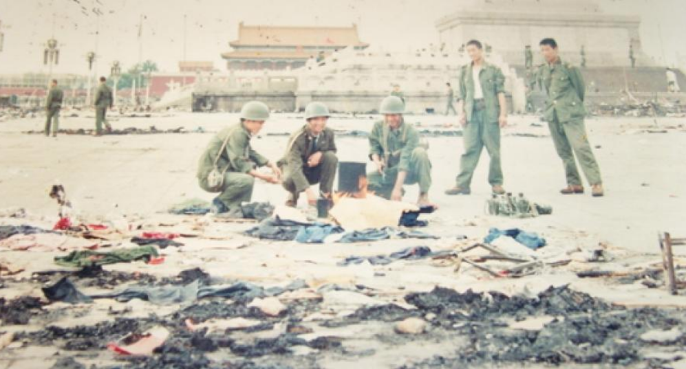 Tiananmen-massacre-printemps-de-Pekin-Chine-China-Beijing-1.png